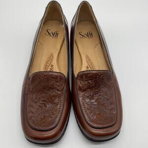 Size 7 1/2 Sofft slip on’s